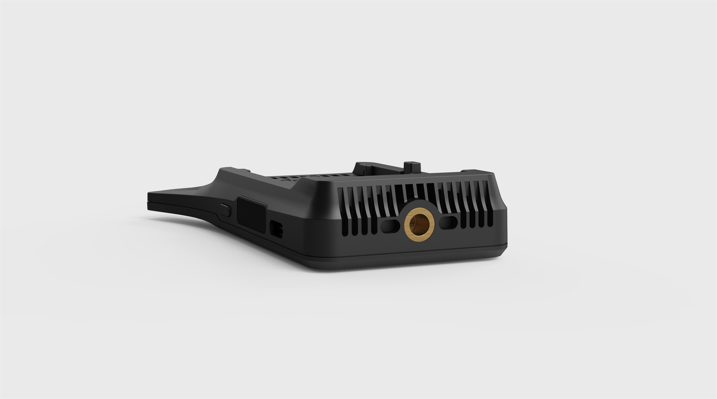 CineView Nano 底部散热与安装接口方案