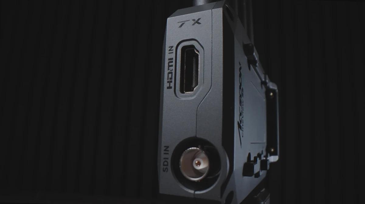 SE 4K 侧面 HDMI 与 SDI 接口近景